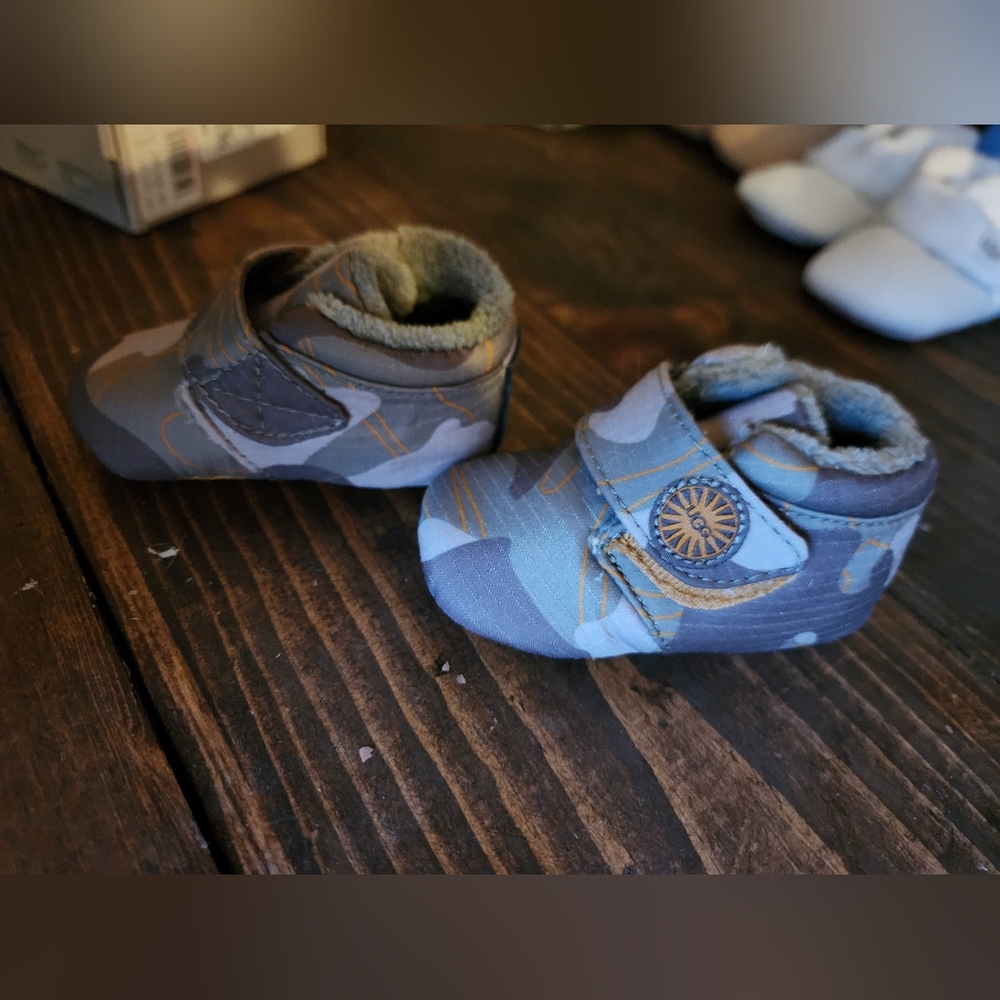 UGG Bundle - Picture 9 of 10